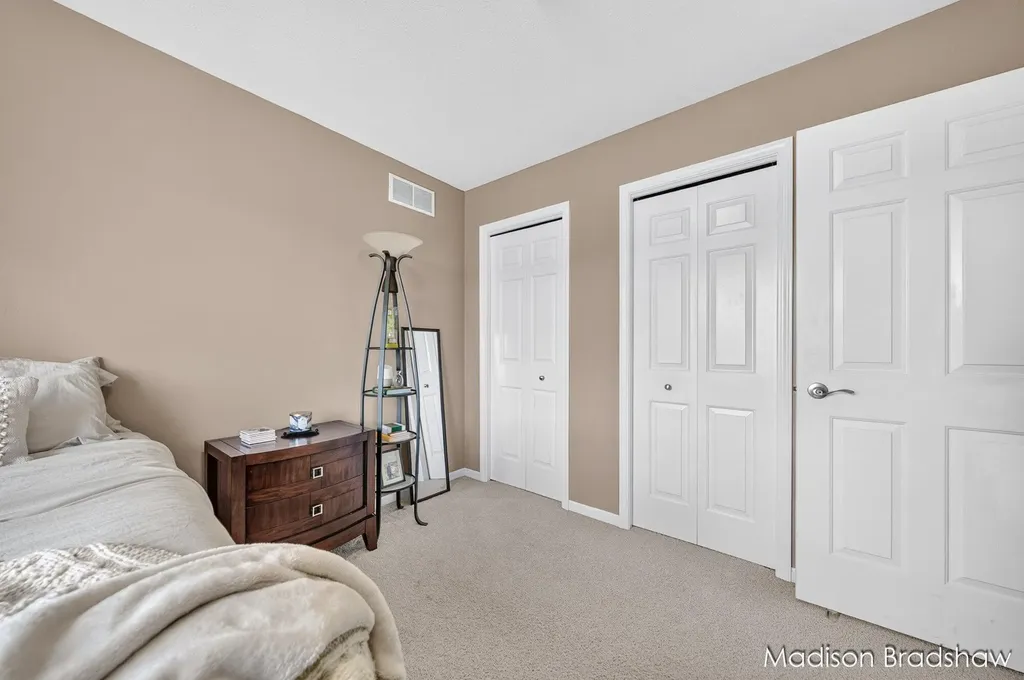 5866 E Grove Drive SE Kentwood City MI 49512