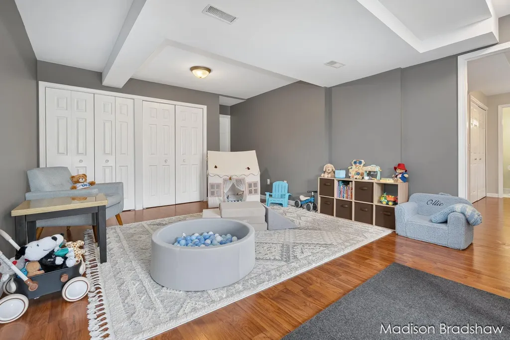 5866 E Grove Drive SE Kentwood City MI 49512