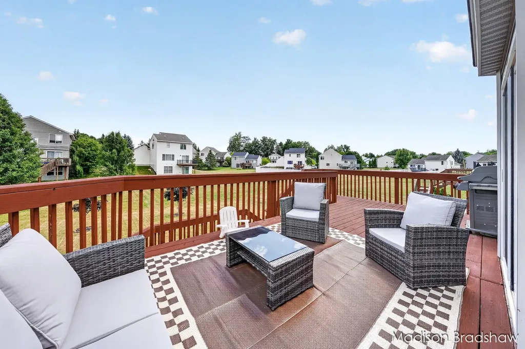 5866 E Grove Drive SE Kentwood City MI 49512