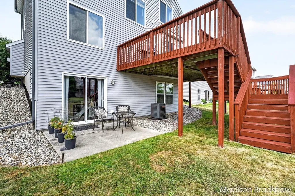 5866 E Grove Drive SE Kentwood City MI 49512
