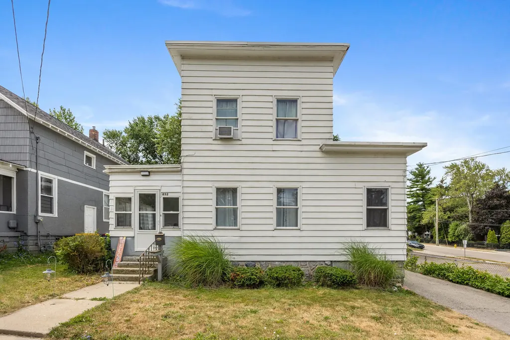 852 Leonard Street NE Grand Rapids City MI 49503