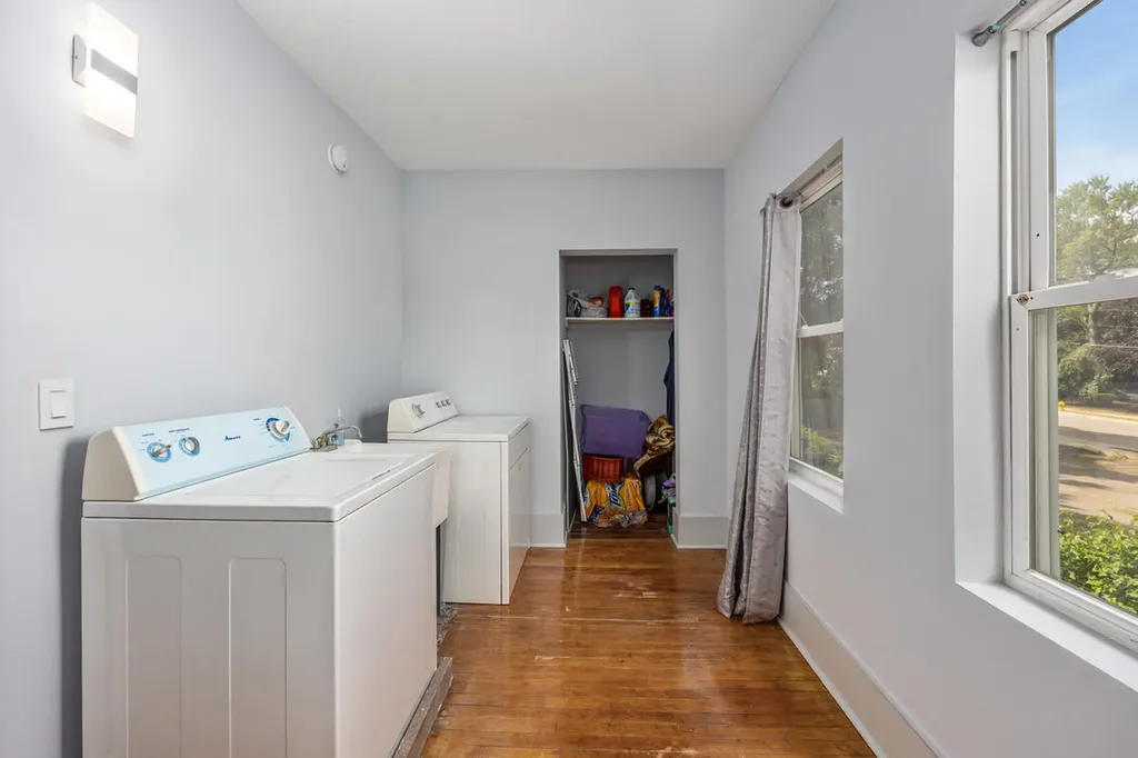 852 Leonard Street NE Grand Rapids City MI 49503