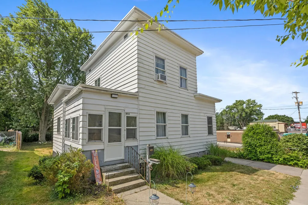 852 Leonard Street NE Grand Rapids City MI 49503