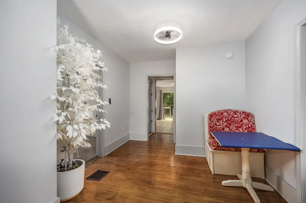 852 Leonard Street NE Grand Rapids City MI 49503