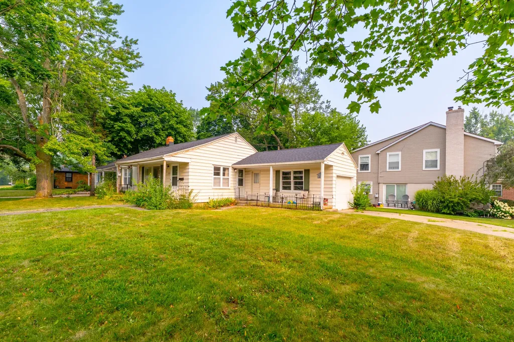 2505 Boston Street SE East Grand Rapids City MI 49506