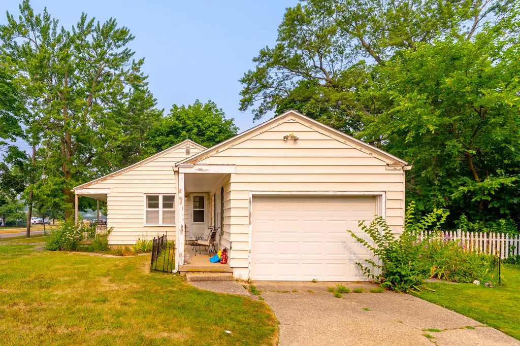 2505 Boston Street SE East Grand Rapids City MI 49506