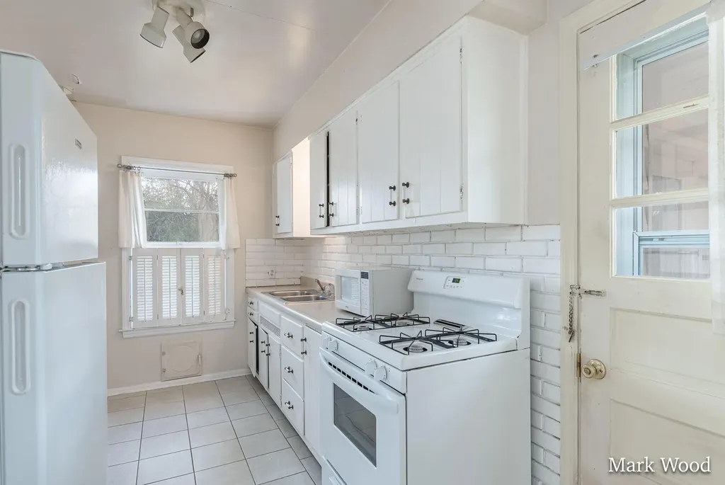 2505 Boston Street SE East Grand Rapids City MI 49506