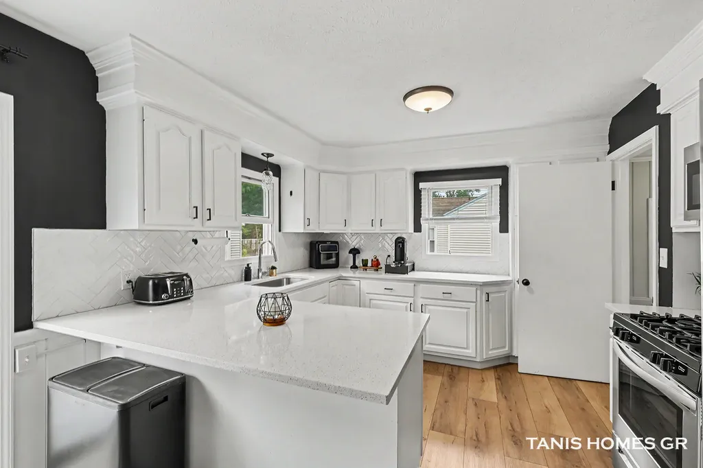 3512 Boone Avenue SW Wyoming City MI 49519