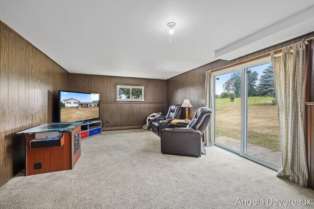 2637 17 Mile Road Tyrone Township MI 49330