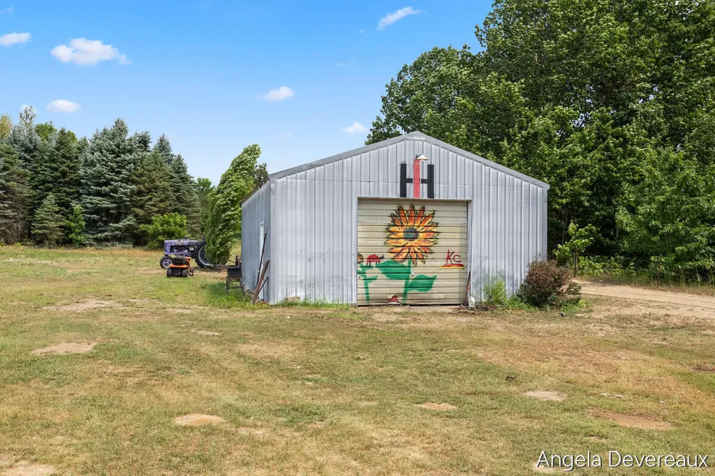 2637 17 Mile Road Tyrone Township MI 49330