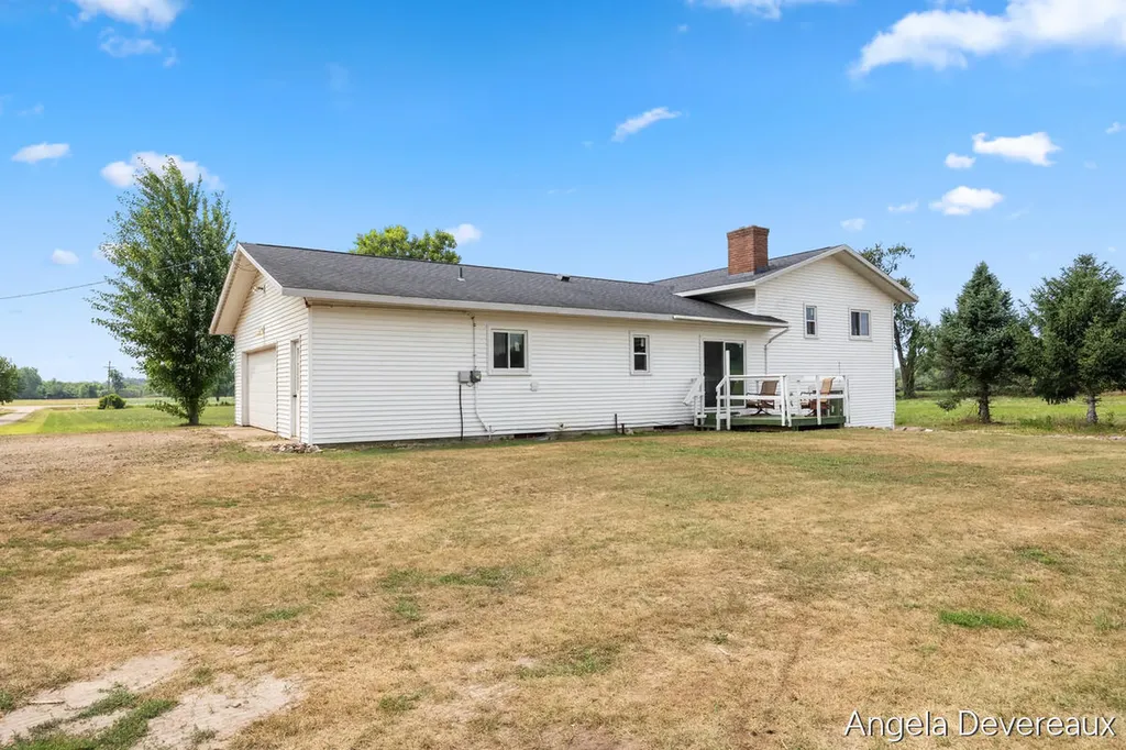 2637 17 Mile Road Tyrone Township MI 49330