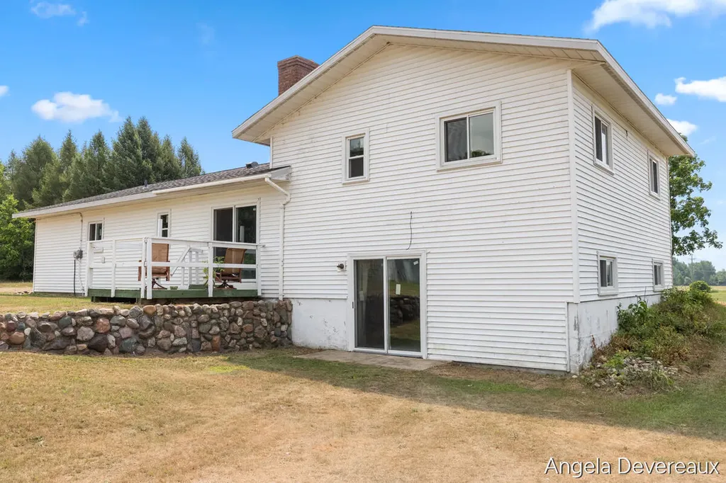 2637 17 Mile Road Tyrone Township MI 49330