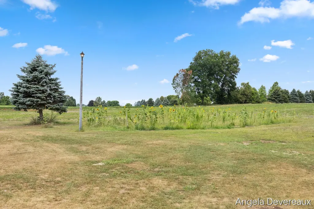 2637 17 Mile Road Tyrone Township MI 49330