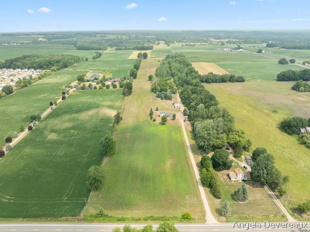 2637 17 Mile Road Tyrone Township MI 49330