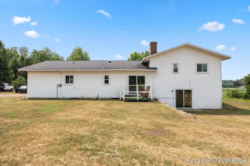 2637 17 Mile Road Tyrone Township MI 49330