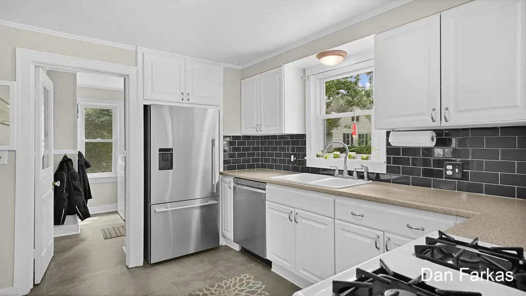 2531 Miller Avenue NW Walker City MI 49544