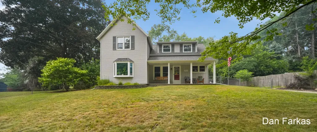 2531 Miller Avenue NW Walker City MI 49544