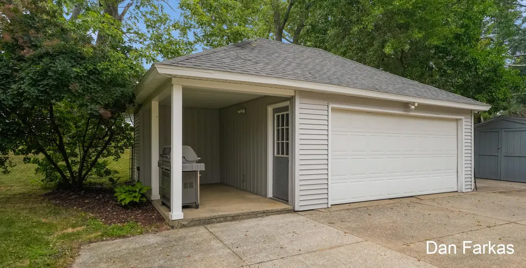 2531 Miller Avenue NW Walker City MI 49544
