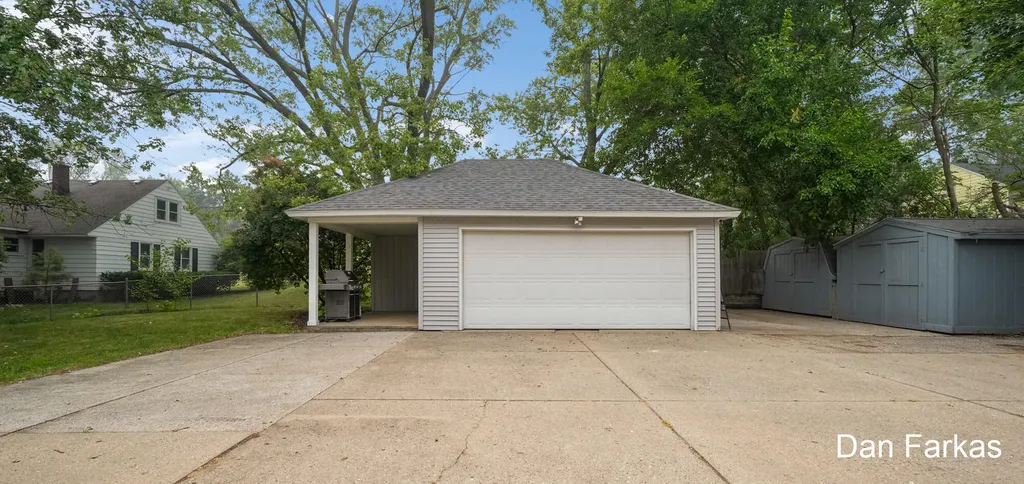2531 Miller Avenue NW Walker City MI 49544