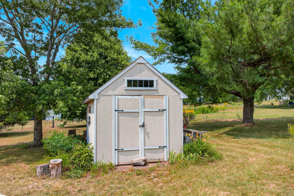 6935 Brow-myer Drive NE Courtland Township MI 49341