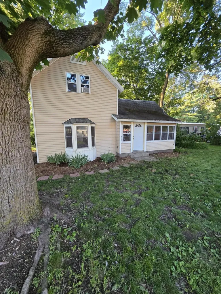 303 Rathburn Unknown City MI 49329