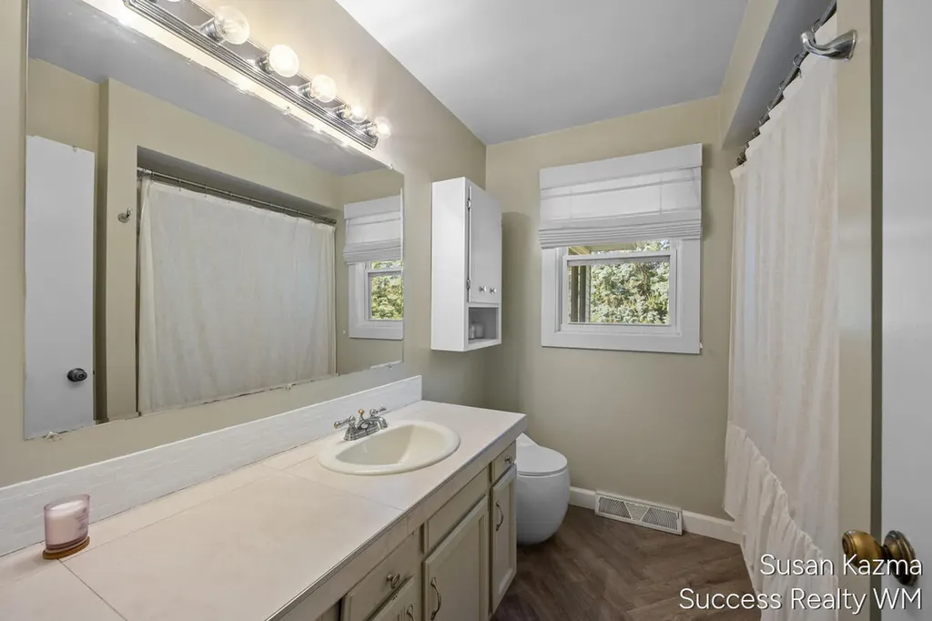 4437 Forest Park Drive SW Wyoming City MI 49519