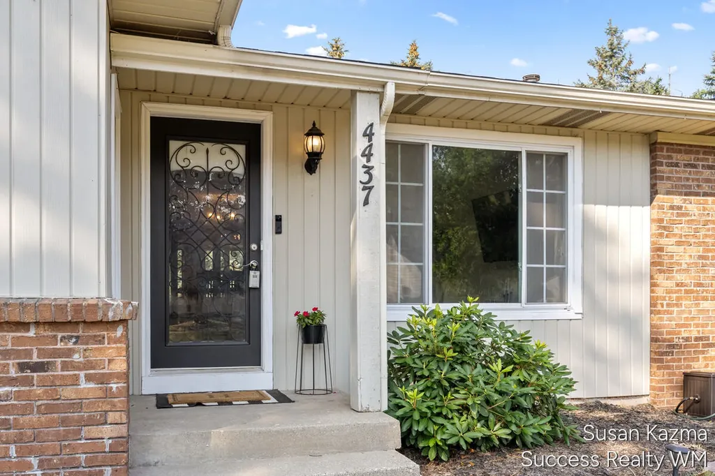 4437 Forest Park Drive SW Wyoming City MI 49519