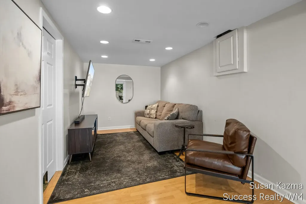 4437 Forest Park Drive SW Wyoming City MI 49519