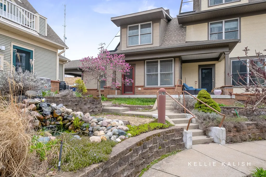 814 Livingston Avenue NE Grand Rapids City MI 49503