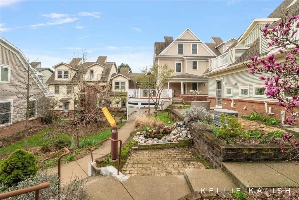 814 Livingston Avenue NE Grand Rapids City MI 49503