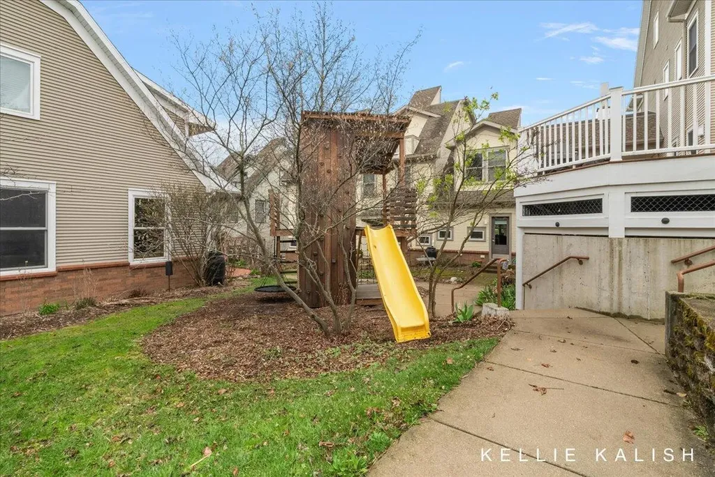 814 Livingston Avenue NE Grand Rapids City MI 49503