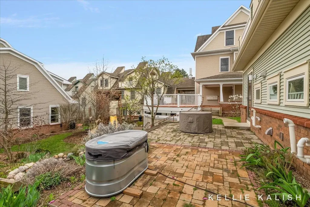 814 Livingston Avenue NE Grand Rapids City MI 49503