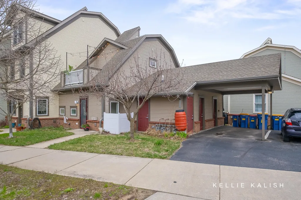 814 Livingston Avenue NE Grand Rapids City MI 49503