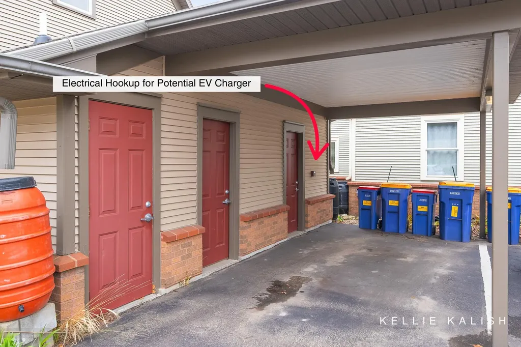 814 Livingston Avenue NE Grand Rapids City MI 49503