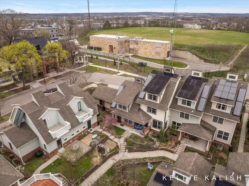 814 Livingston Avenue NE Grand Rapids City MI 49503