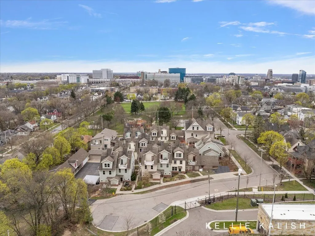 814 Livingston Avenue NE Grand Rapids City MI 49503