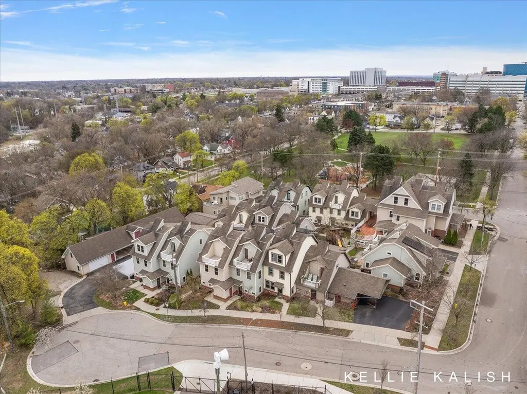 814 Livingston Avenue NE Grand Rapids City MI 49503