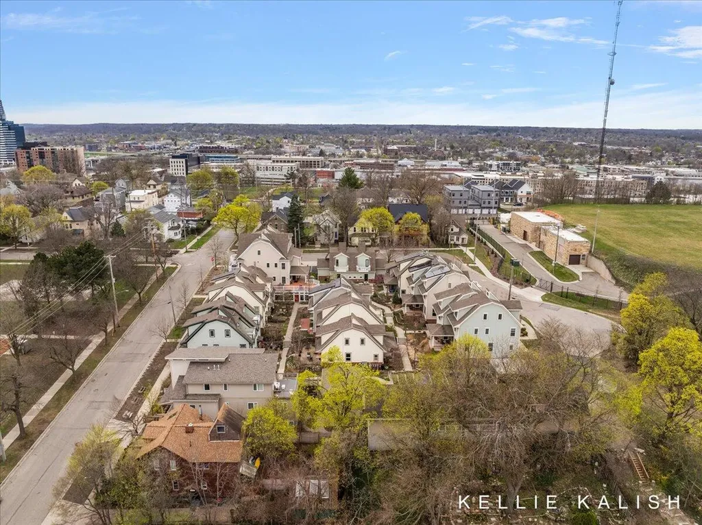814 Livingston Avenue NE Grand Rapids City MI 49503
