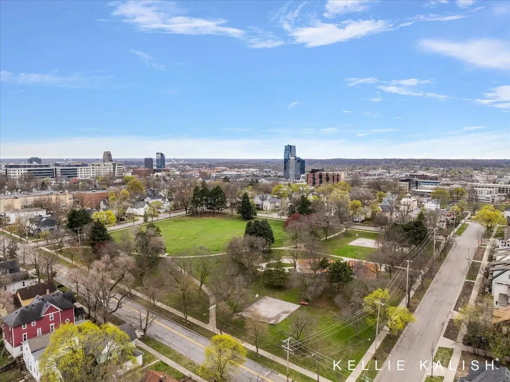 814 Livingston Avenue NE Grand Rapids City MI 49503