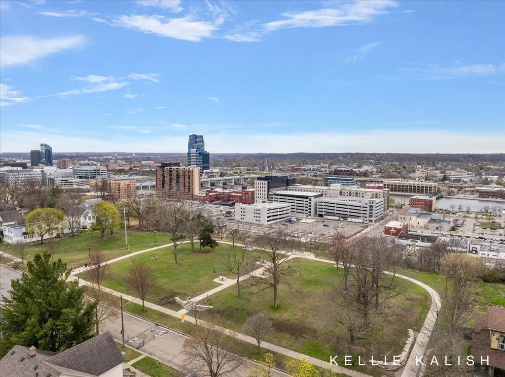 814 Livingston Avenue NE Grand Rapids City MI 49503