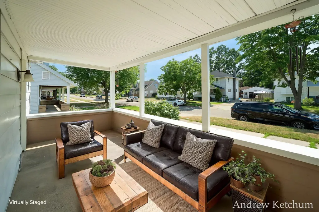 2402 Lamar Avenue SW Wyoming City MI 49519