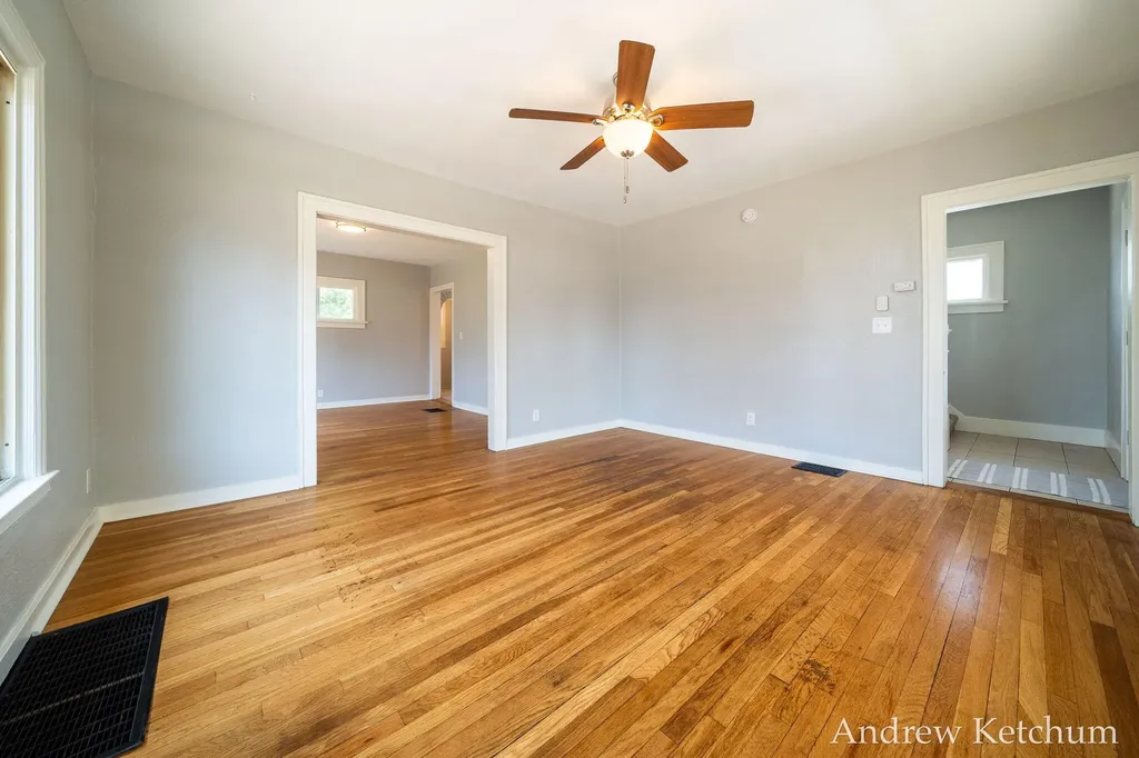 2402 Lamar Avenue SW Wyoming City MI 49519