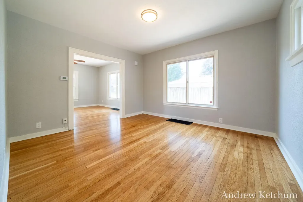 2402 Lamar Avenue SW Wyoming City MI 49519