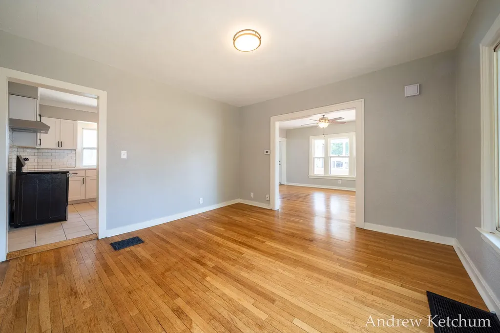 2402 Lamar Avenue SW Wyoming City MI 49519