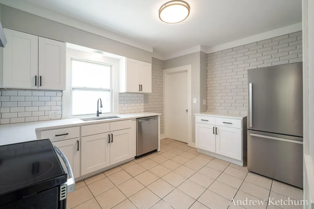 2402 Lamar Avenue SW Wyoming City MI 49519