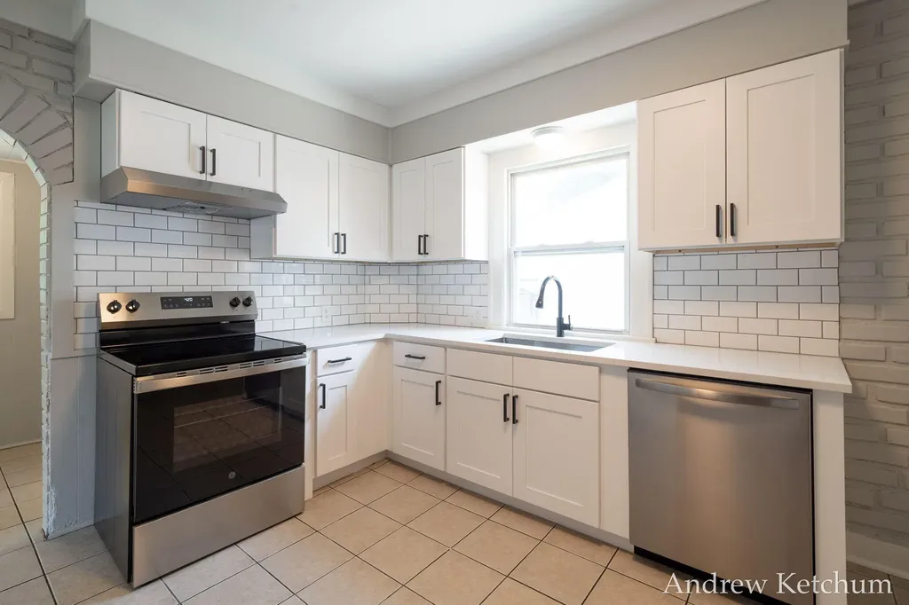 2402 Lamar Avenue SW Wyoming City MI 49519