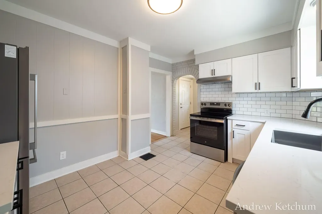 2402 Lamar Avenue SW Wyoming City MI 49519