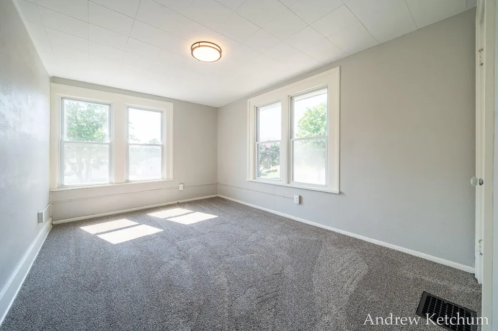 2402 Lamar Avenue SW Wyoming City MI 49519