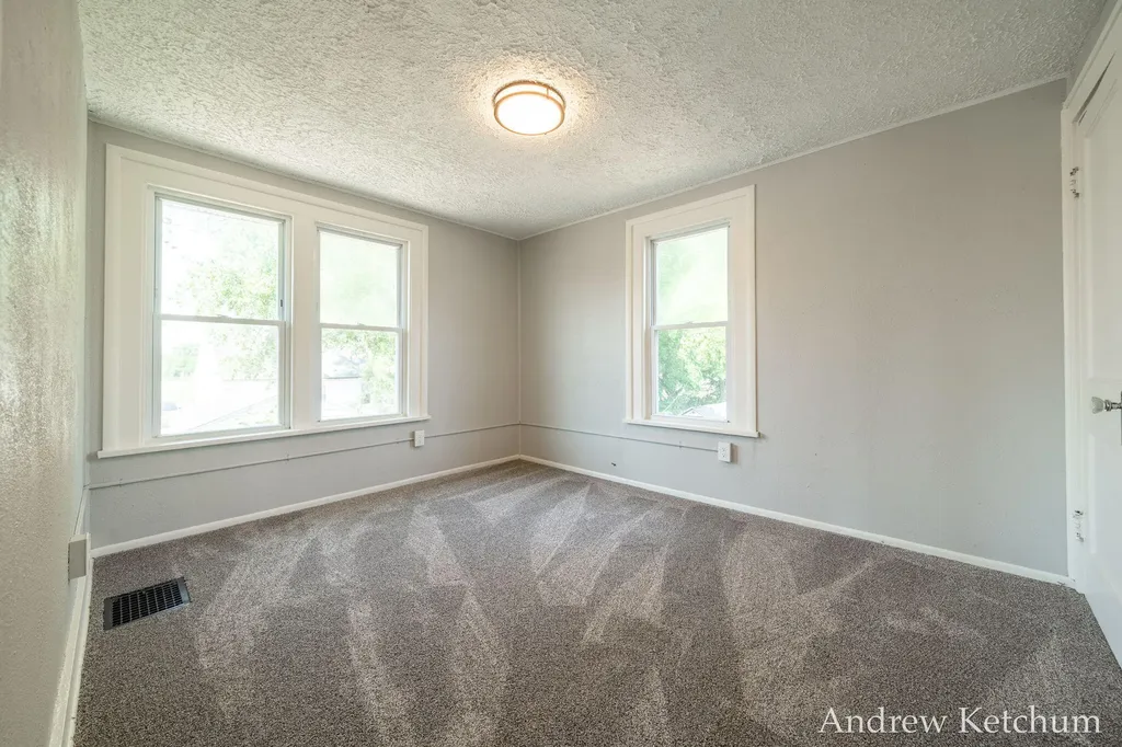 2402 Lamar Avenue SW Wyoming City MI 49519
