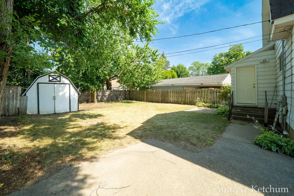 2402 Lamar Avenue SW Wyoming City MI 49519